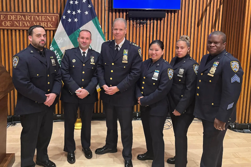 NYP: Четверо офицеров транспортной полиции Нью-Йорка за 24 часа задержали убийцу, а следом серийного маньяка