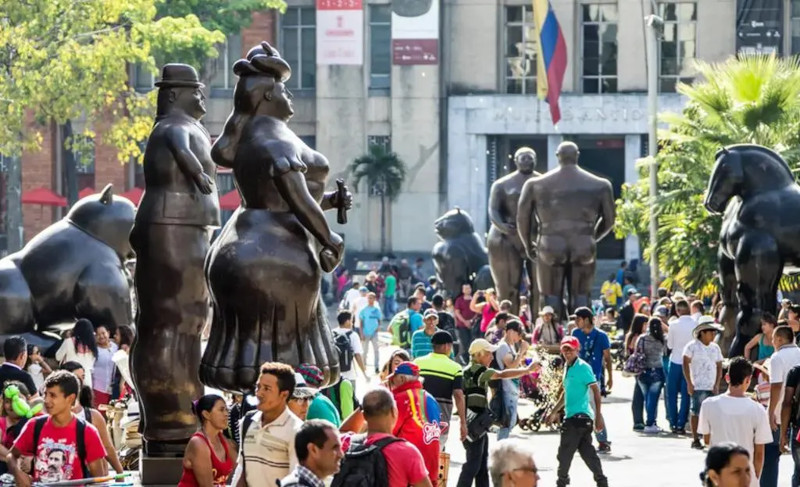 AP: мэр колумбийского Медельина запретил проституцию в туристических районах