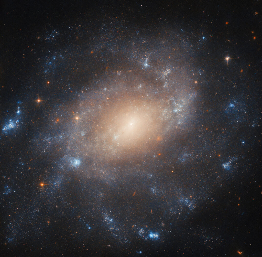"Хаббл" сделал снимок маленькой спиральной галактики ESO 422-41